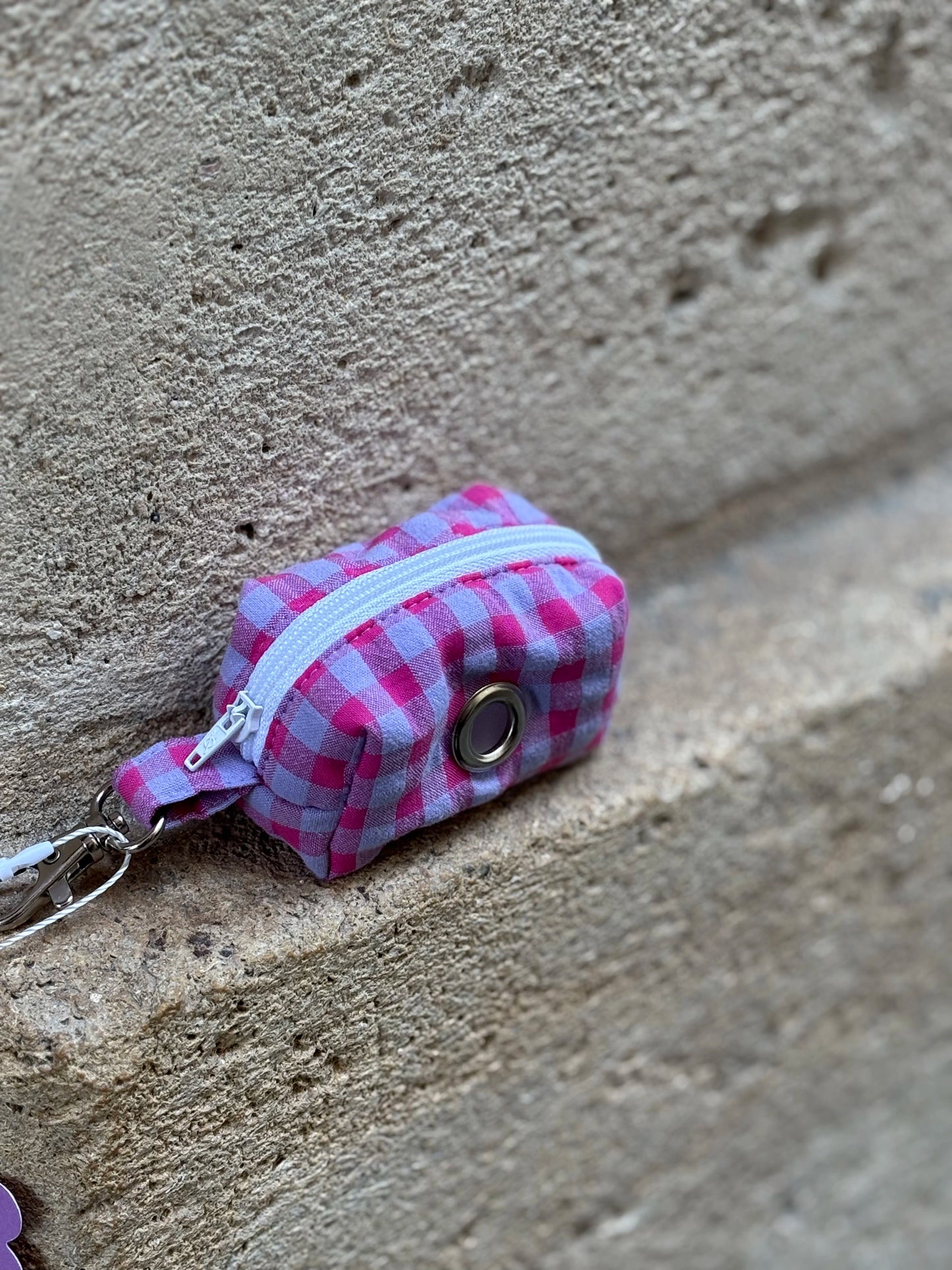 Porte-sacs à déjections vichy rose et lila