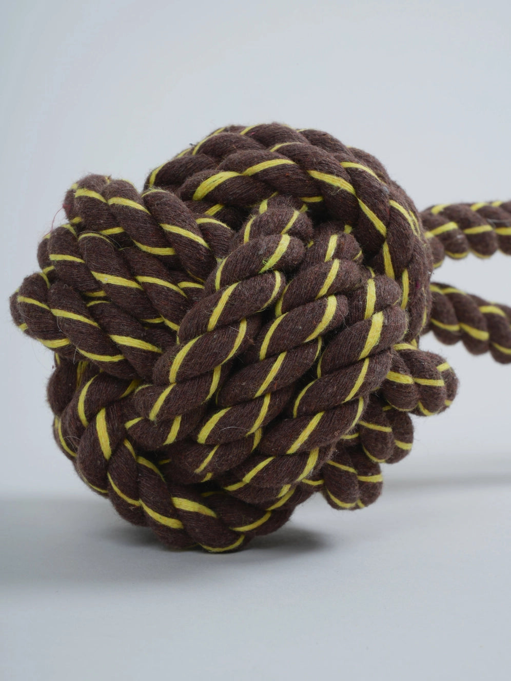 Jouet en corde marron et jaune