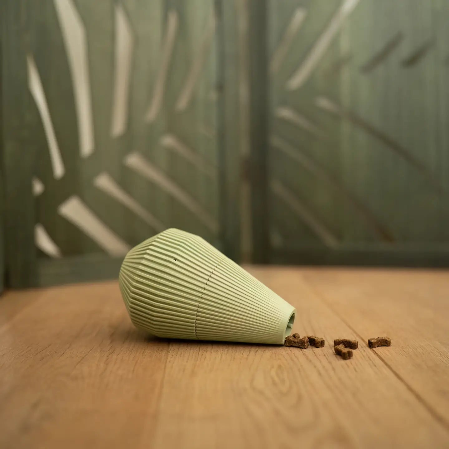 Green enrichment toy