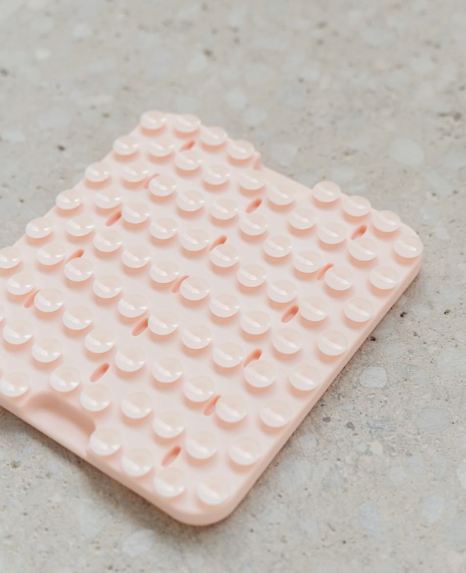 Tapis de léchage rose clair