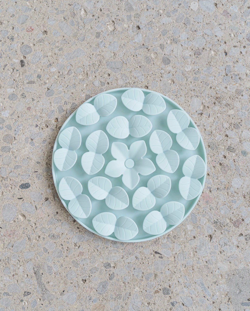 Tapis de léchage pétales bleu