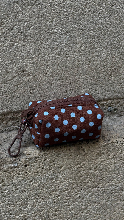 Distributeur de sacs à déjections marron à pois