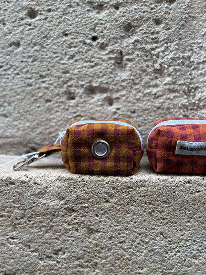 Porte-sacs à déjections vichy ocre et bordeaux