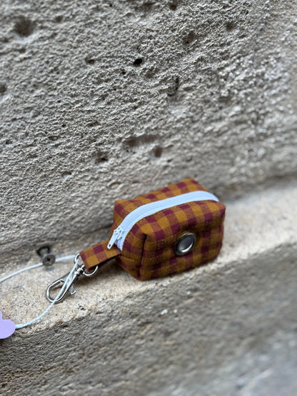 Porte-sacs à déjections vichy ocre et bordeaux