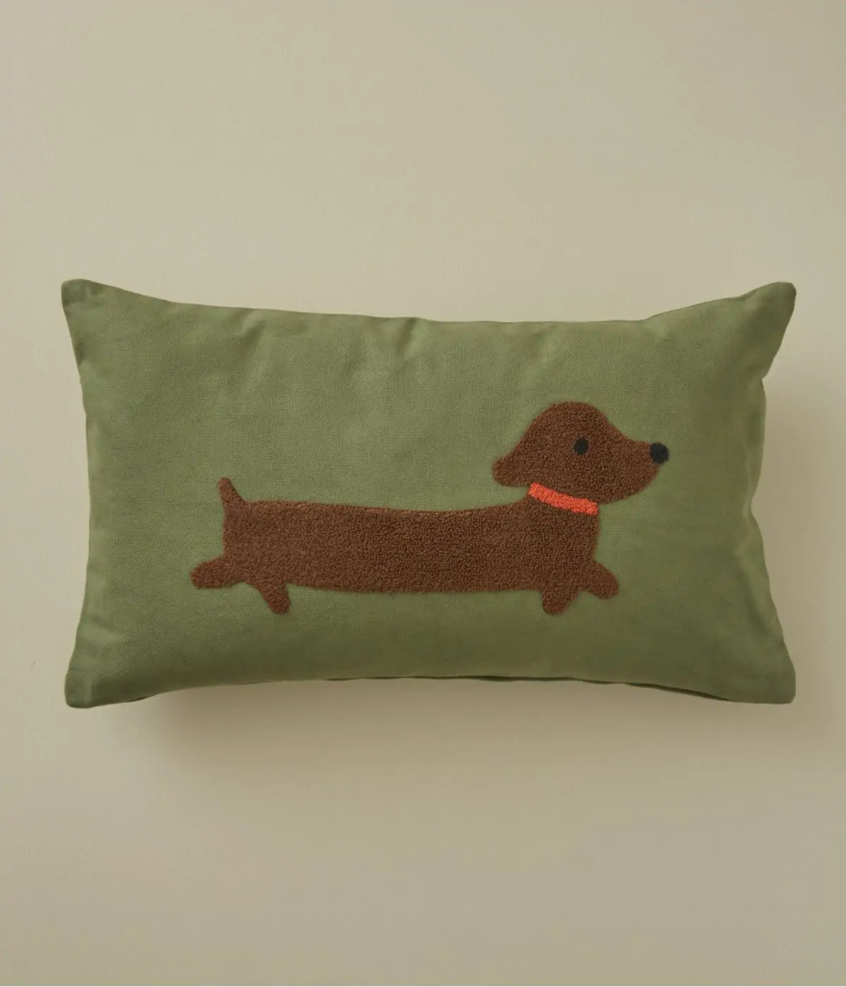 coussin-teckel-vert-brodé
