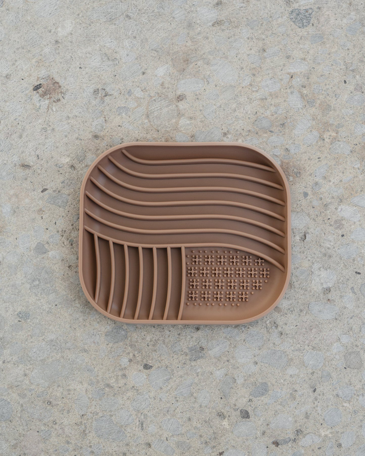 Tapis de léchage marron