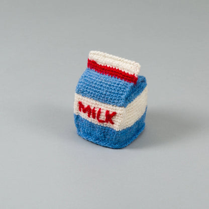 Jouet brique de lait en crochet